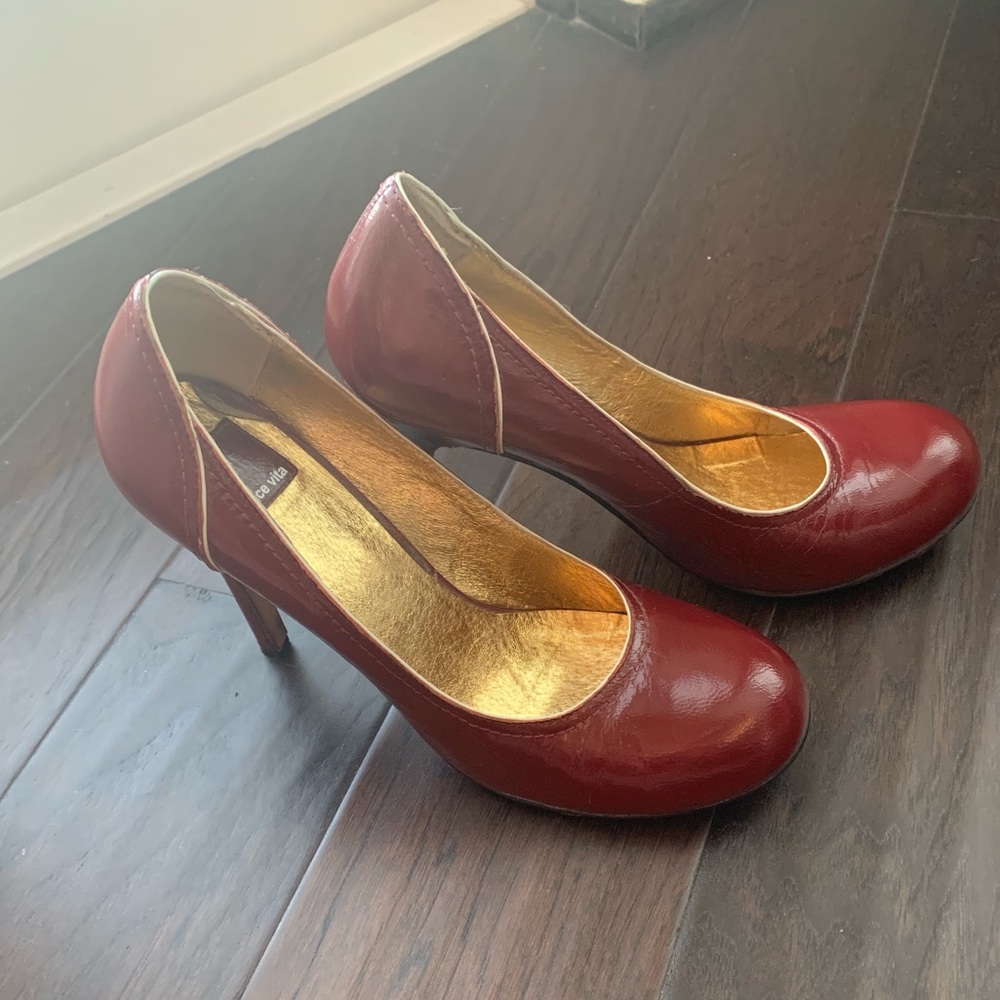 Red Dolce Vita round toe pumps
